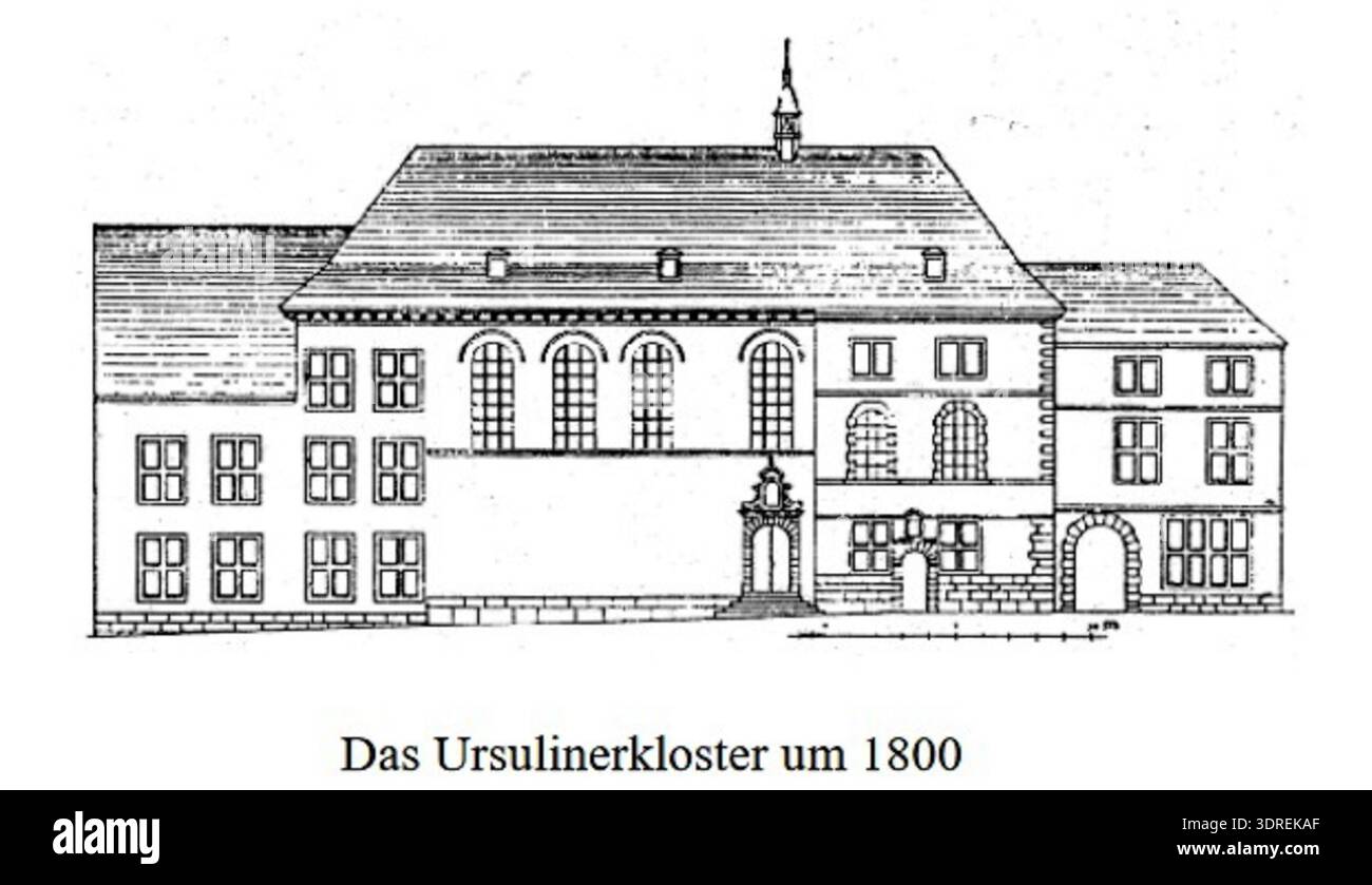 Questa immagine del 1800 circa mostra l'ex convento delle Ursuline di Aquisgrana, situato su Ursulinenstraße (ex Aldegundisstraße). L'edificio presenta un'architettura convento, che include la facciata, il tetto, le finestre e il cortile. La fotografia documenta l'architettura religiosa dei primi anni del XIX secolo, la vita monastica e il contesto urbano nel centro di Aquisgrana, preservando il patrimonio storico e culturale. Foto Stock