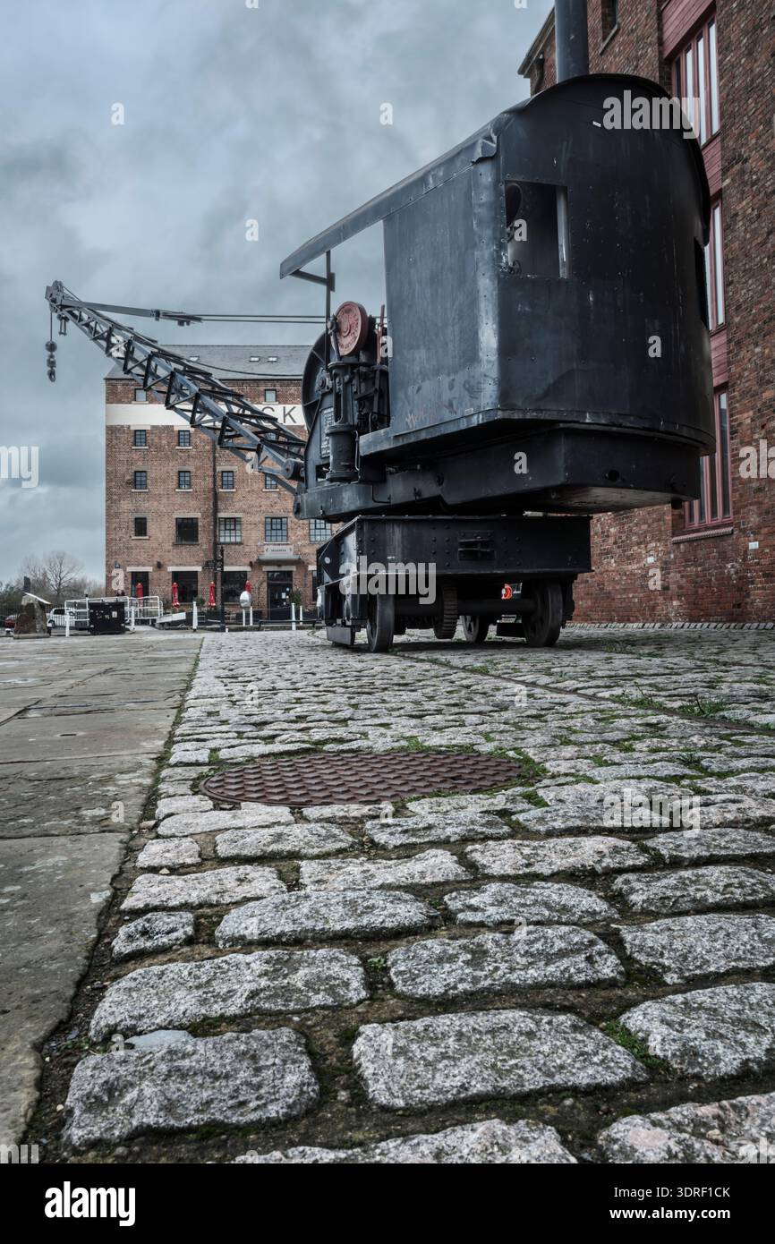 Gloucester, Gloucestershire - posta in cima al Main Basin su North Quay, la Booth Steam Crane ha utilizzato per l'ultima volta il vapore nel 1991. Fu costruito da Joseph Booth Foto Stock