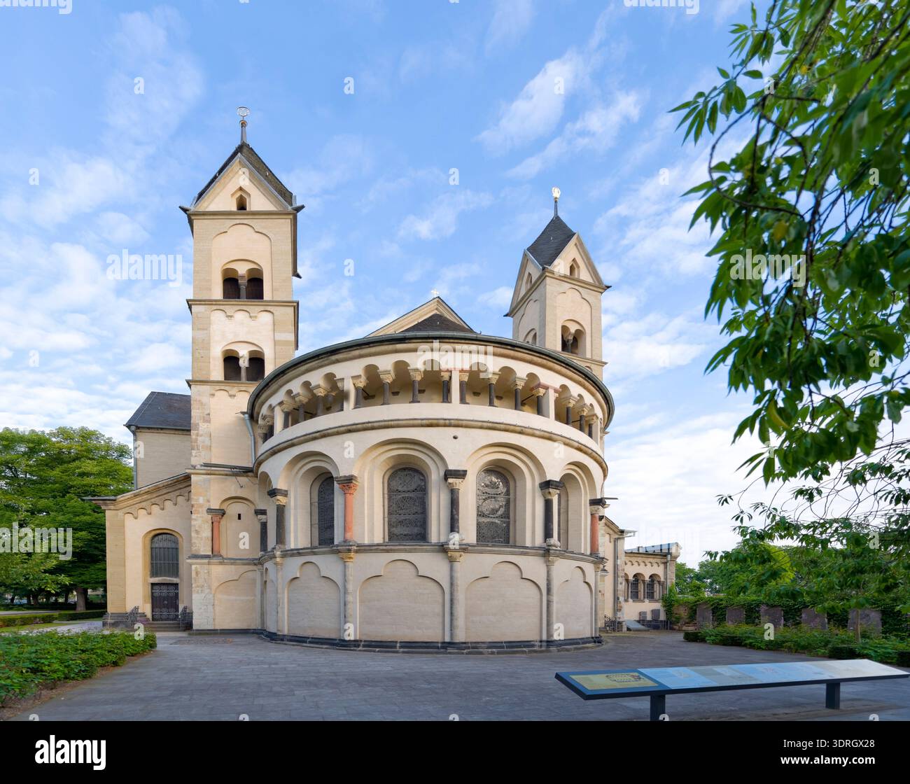 Basilica di San Castore con Giardino del Paradiso, Coblenza, Renania-Palatinato, Germania, Europa Foto Stock