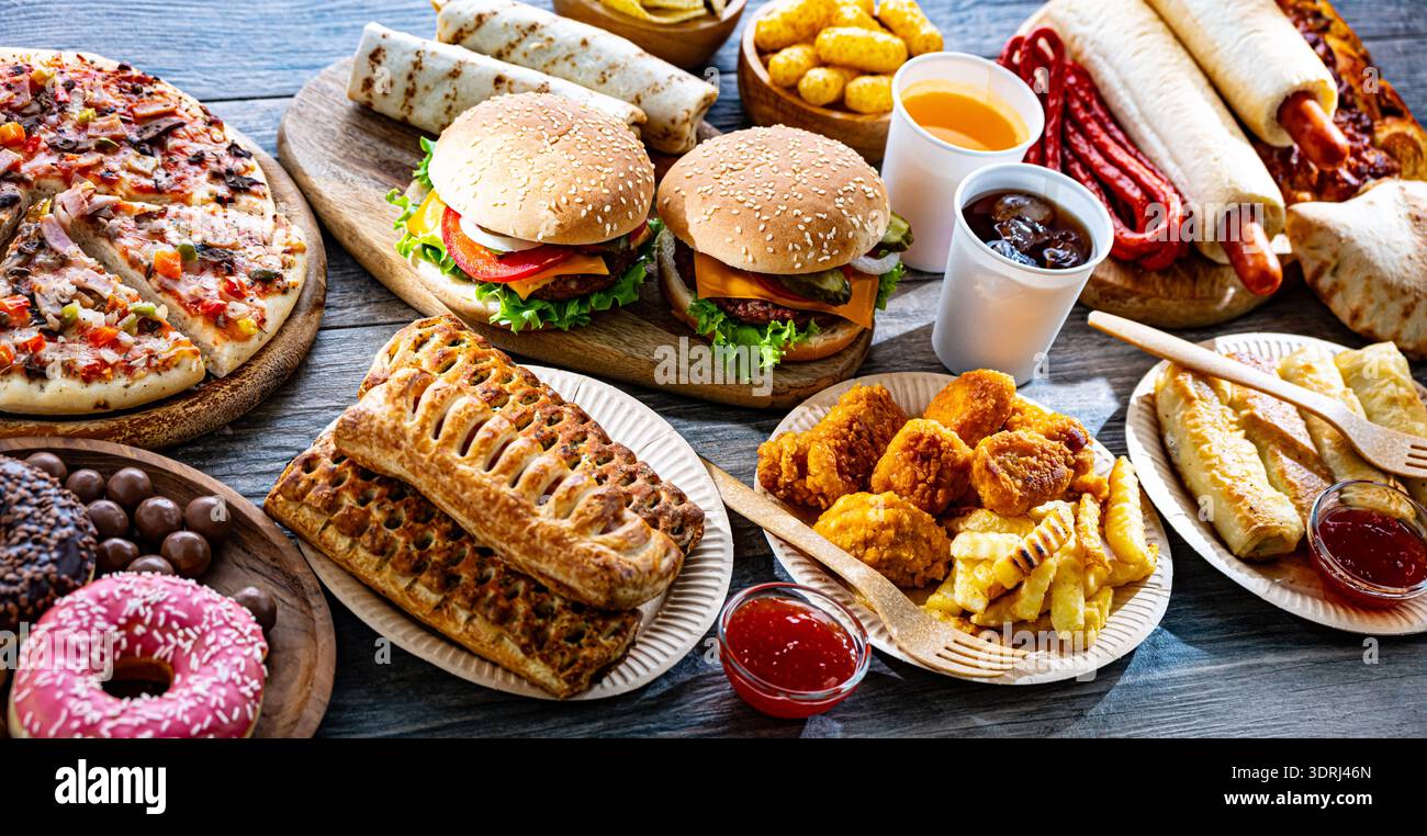 Alimenti che aumentano il rischio di cancro. Cibo spazzatura Foto Stock