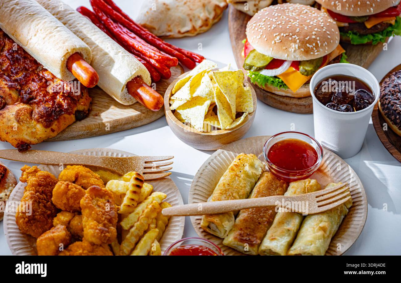 Alimenti che aumentano il rischio di cancro. Cibo spazzatura Foto Stock