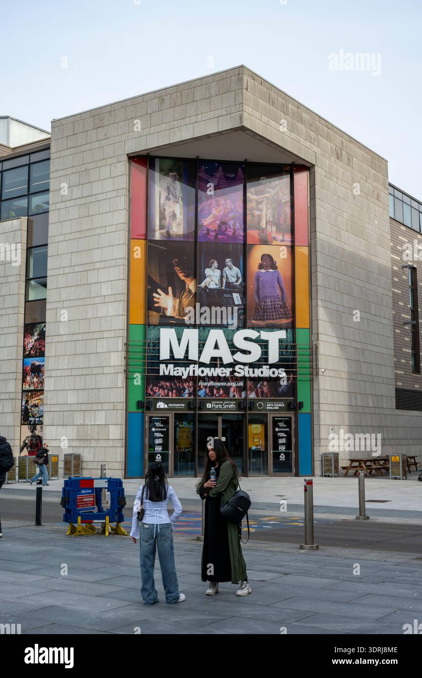 Mast, Mayflower Studios nel quartiere universitario, Southampton University, Hampshire, Inghilterra, Regno Unito. Foto Stock
