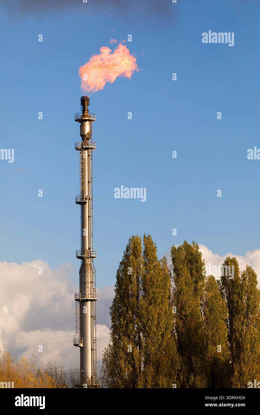 Bruciare il gas attraverso un camino Foto Stock