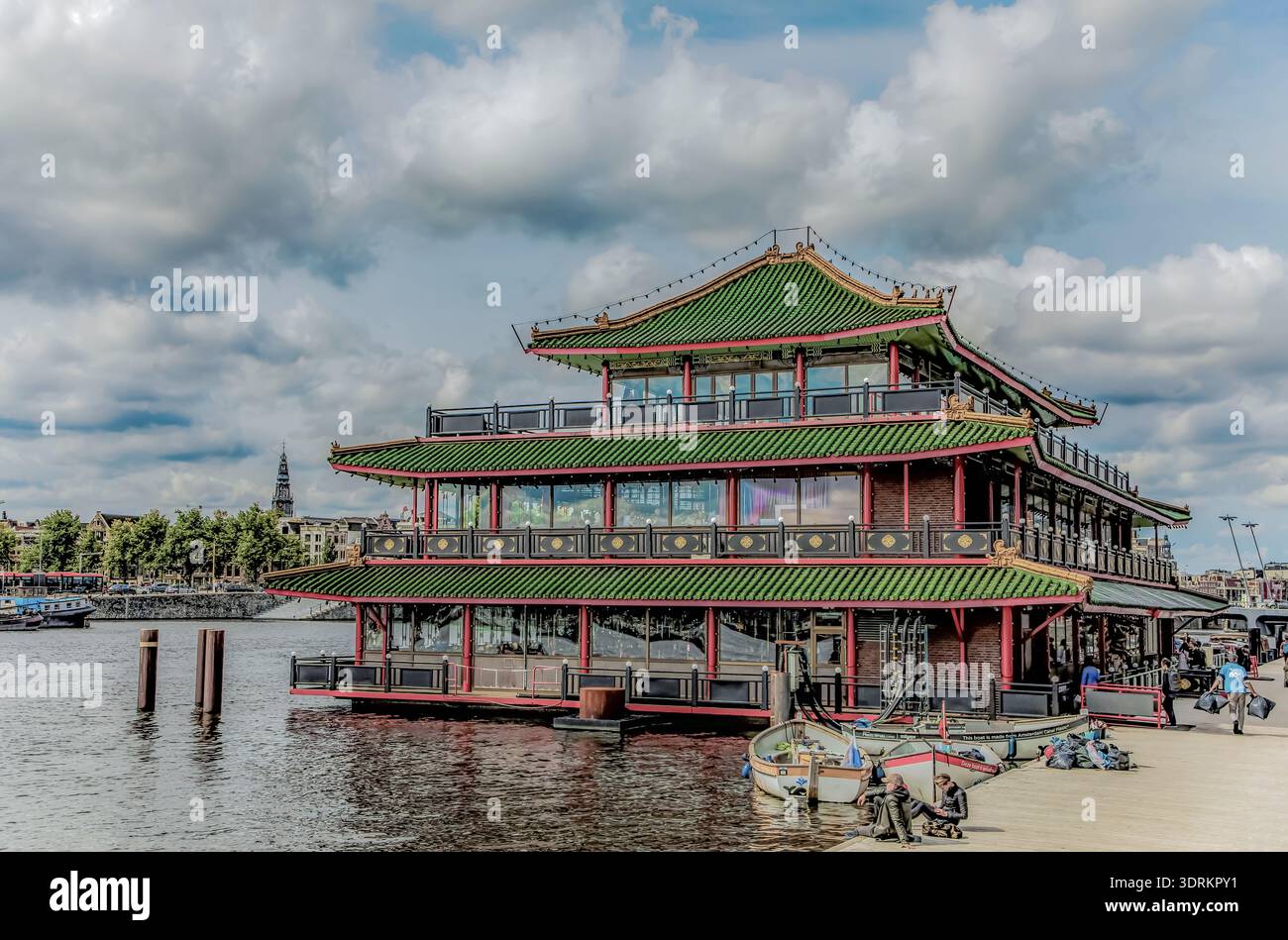 Moderno centro di Amsterdam, canali e ponti. Foto Stock