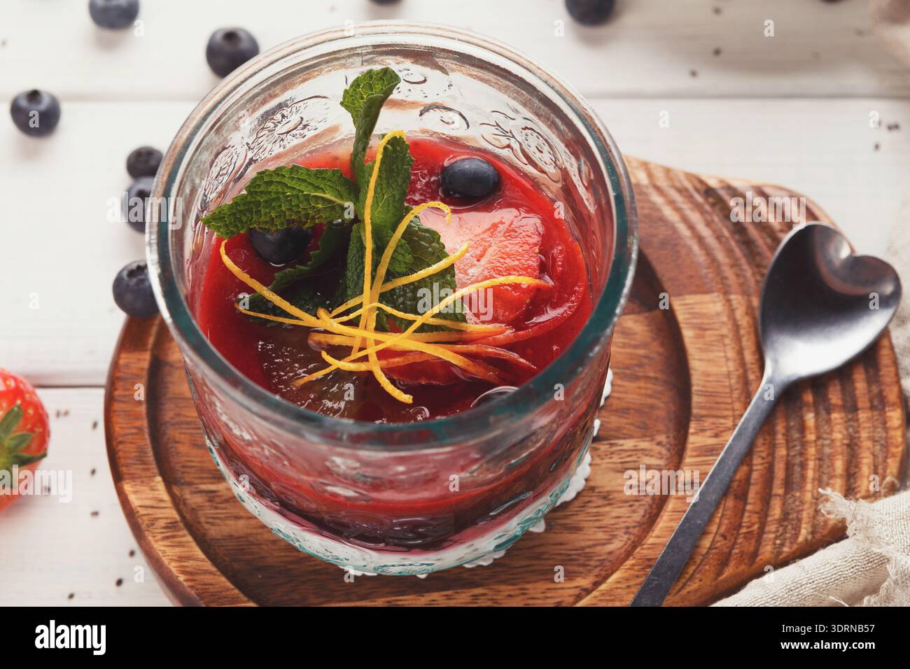 Budino di Chia con bacche, dessert salutare del ristorante Foto Stock