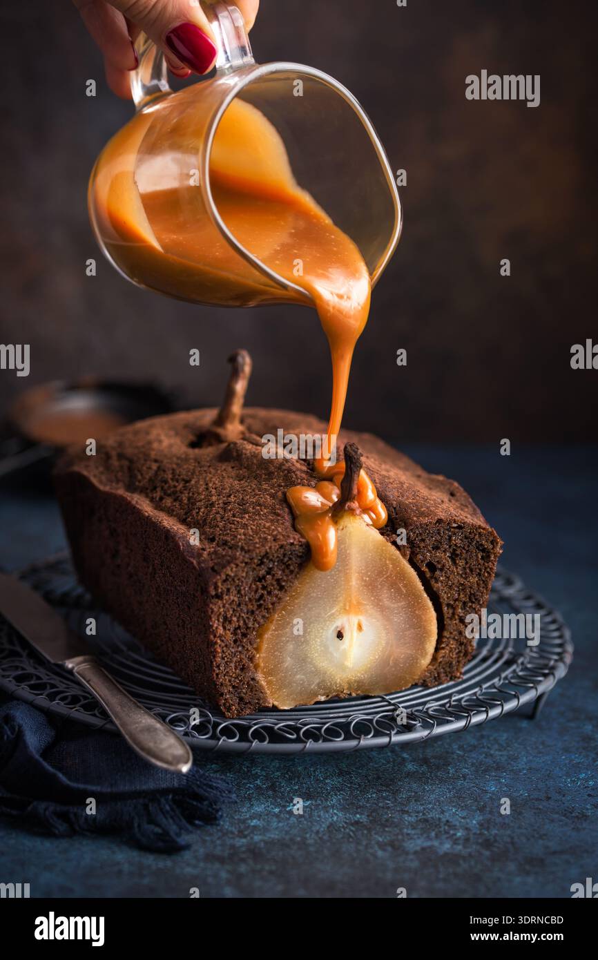 Torta di zenzero alle pera in camicia Foto Stock