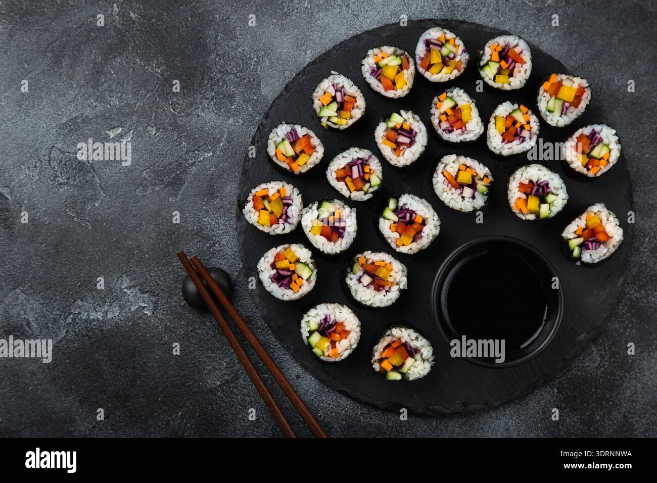 Sani panini di sushi vegan arcobaleno Foto Stock