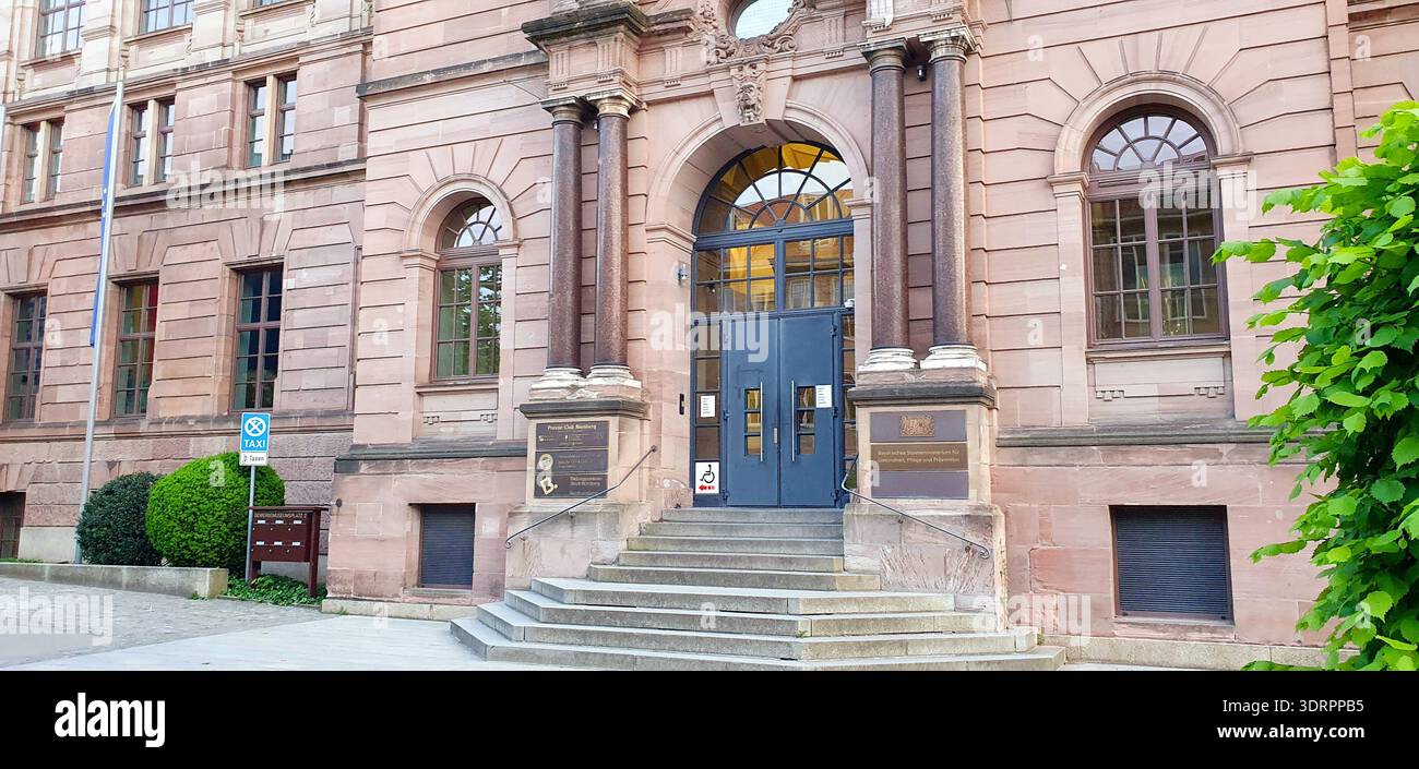 Norimberga è un vivace centro culturale ed economico con una ricca storia medievale. Foto Stock