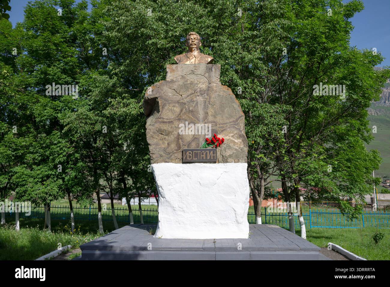 FIAGDON, RUSSIA - 13 GIUGNO 2023: Monumento a I.V. Stalin, villaggio di Fiagdon. Ossezia settentrionale - Alania Foto Stock