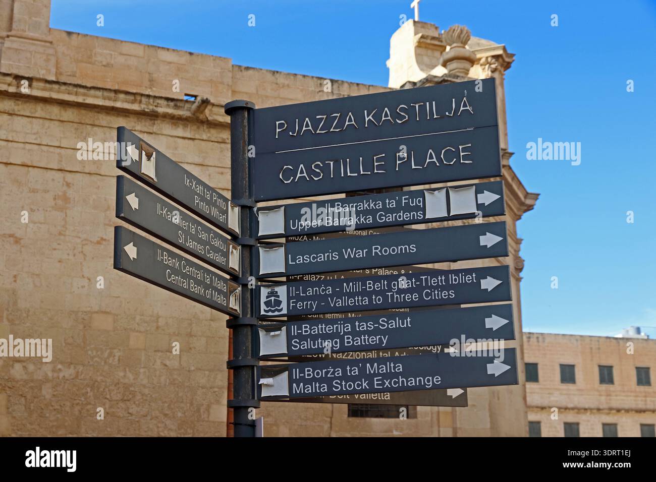Cartello turistico in Castille Place, Valletta Foto Stock