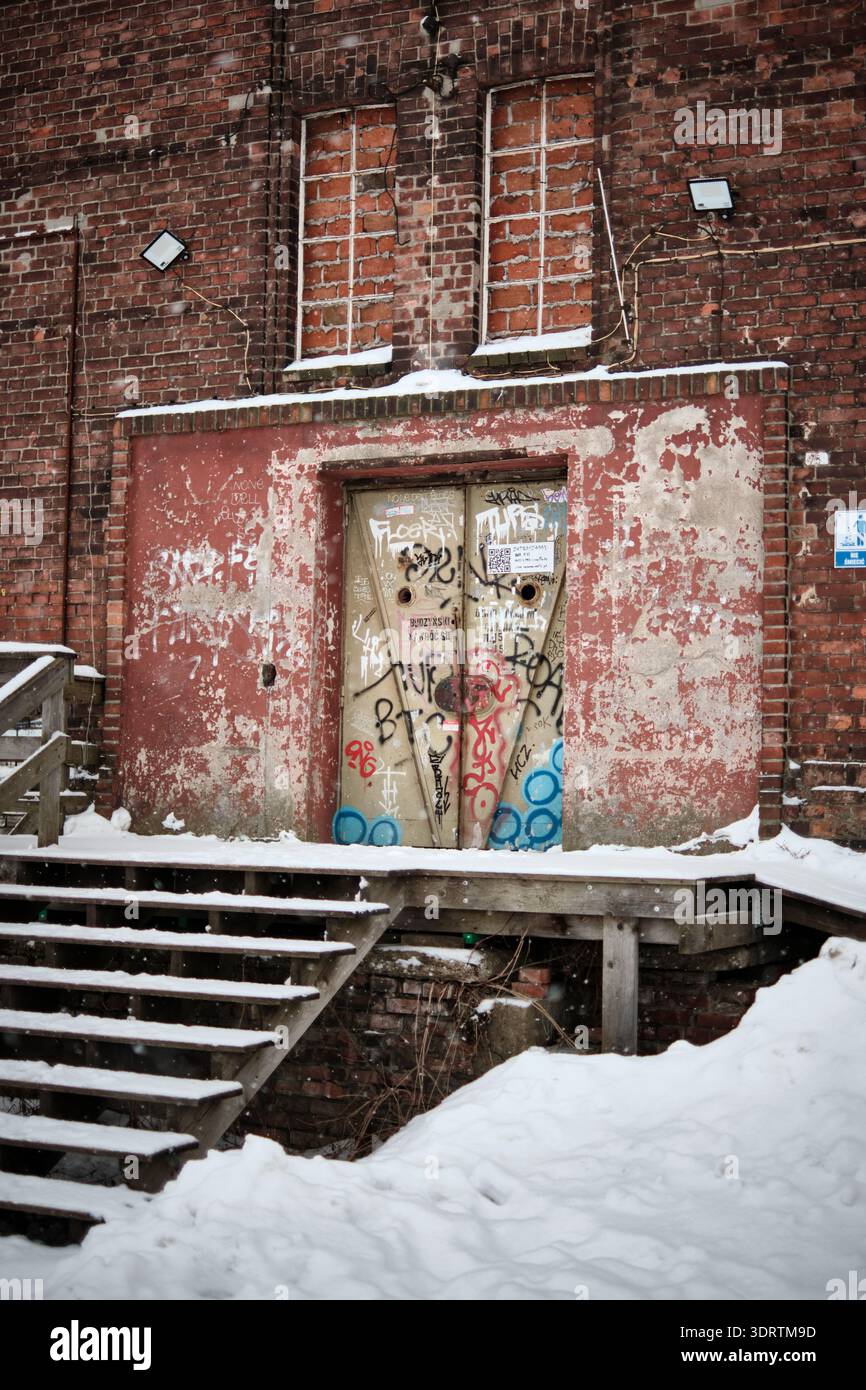 WL4 - Przestrzeń Sztuki un laboratorio d'arte e galleria ai margini dell'area del cantiere navale imperiale del quartiere dei cantieri navali di Gdańsk che produce sculture marine Foto Stock