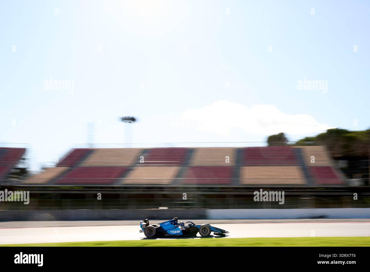 BARCELLONA, SPAGNA - 19 FEBBRAIO: Roman Bilinski della Polonia e (9) DIGHE Lucas Oil corre in pista durante il terzo giorno dei test pre-stagionali FIA di Formula 2 al Circuit de Barcelona Catalunya il 19 febbraio 2026 a Barcellona, Spagna. (Foto di Pablo Rodriguez/Quality Sport Images) Foto Stock