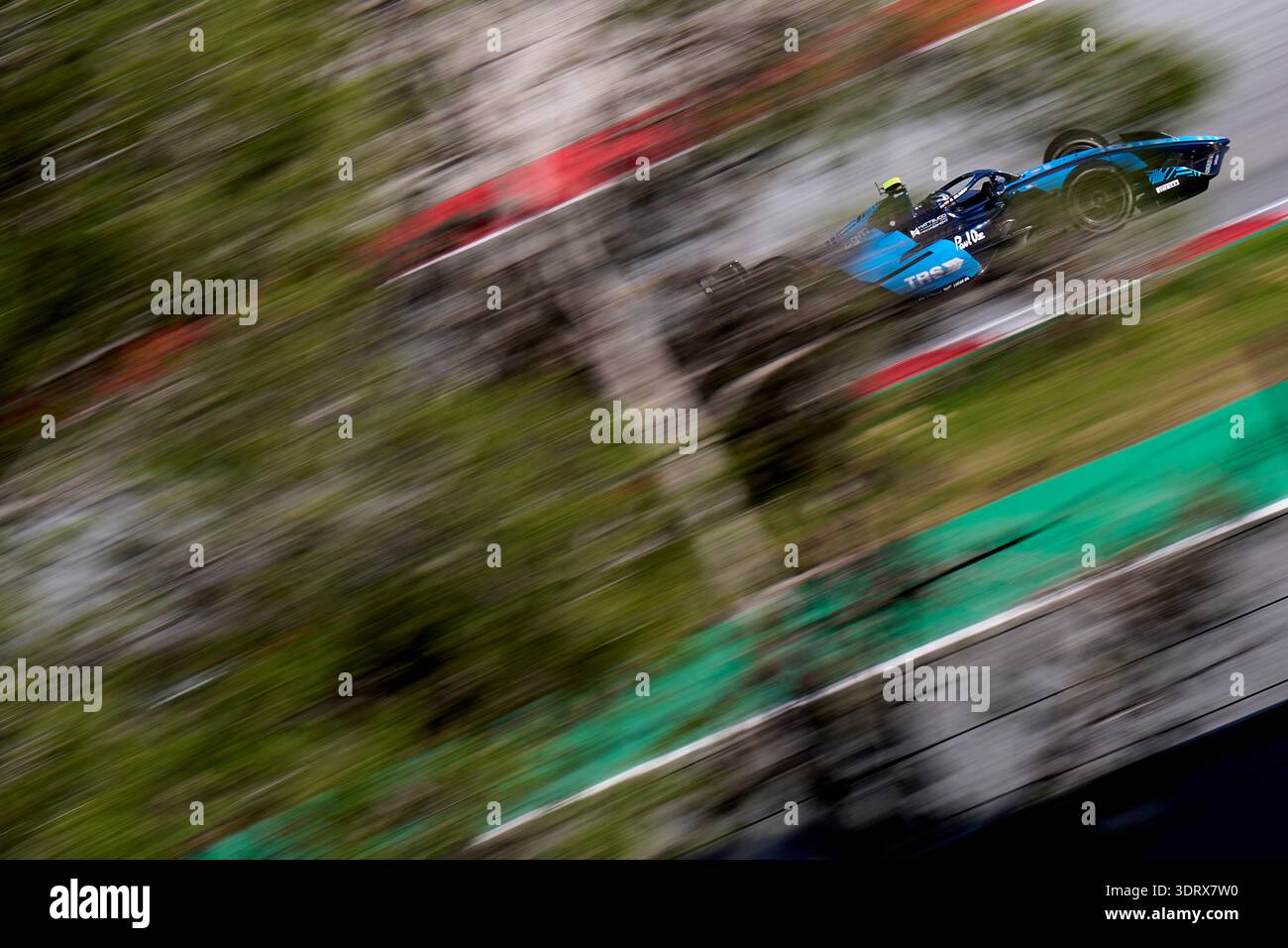 BARCELLONA, SPAGNA - 19 FEBBRAIO: Roman Bilinski della Polonia e (9) DIGHE Lucas Oil corre in pista durante il terzo giorno dei test pre-stagionali FIA di Formula 2 al Circuit de Barcelona Catalunya il 19 febbraio 2026 a Barcellona, Spagna. (Foto di Pablo Rodriguez/Quality Sport Images) Foto Stock
