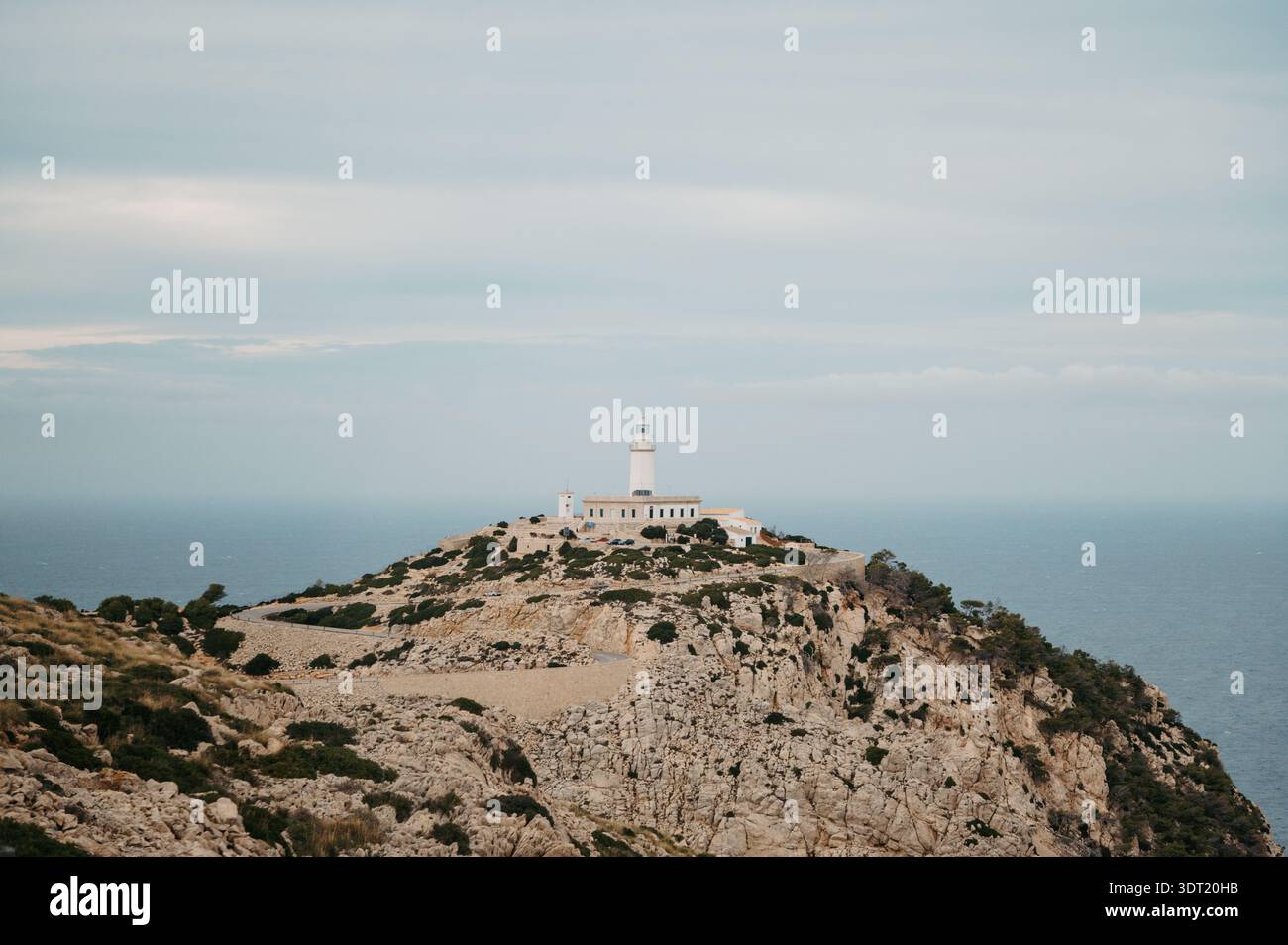 Faro di Cap de Formentor sopra il Mar Mediterraneo Foto Stock