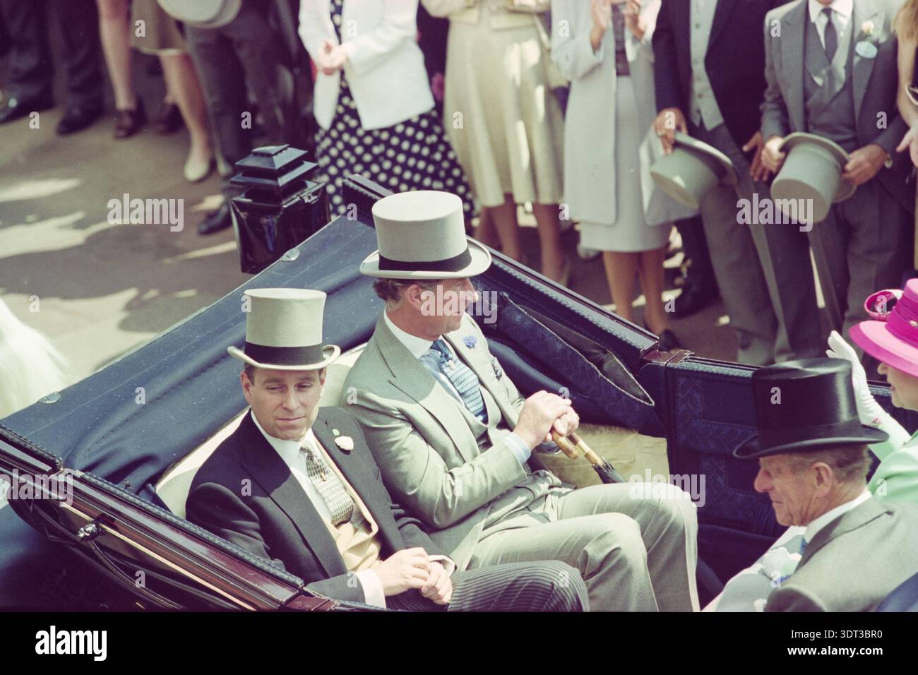 Immagine d'archivio di Andrew Mountbatten- Windsor, ex Principe Andrea, arrivo a Royal Ascot nel 1999 con il Principe Carlo, la Regina Elisabetta e il Principe Filippo Foto Stock