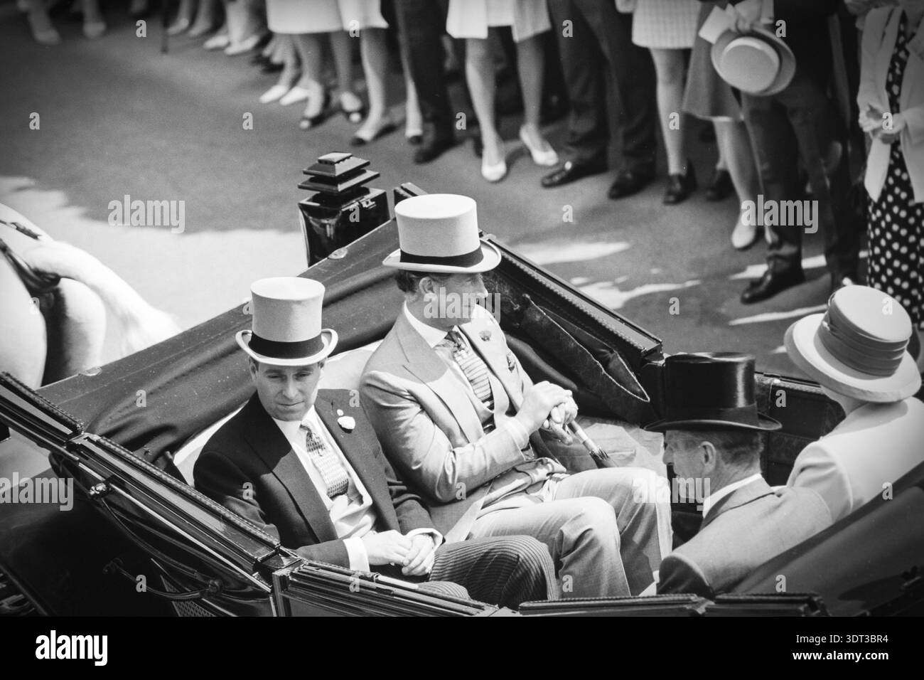 Immagine d'archivio di Andrew Mountbatten- Windsor, ex Principe Andrea, arrivo a Royal Ascot nel 1999 con il Principe Carlo, la Regina Elisabetta e il Principe Filippo Foto Stock