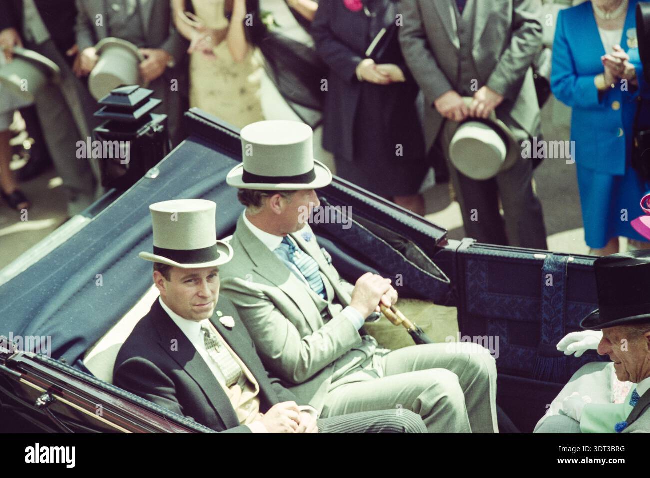 Immagine d'archivio di Andrew Mountbatten- Windsor, ex Principe Andrea, arrivo a Royal Ascot nel 1999 con il Principe Carlo, la Regina Elisabetta e il Principe Filippo Foto Stock