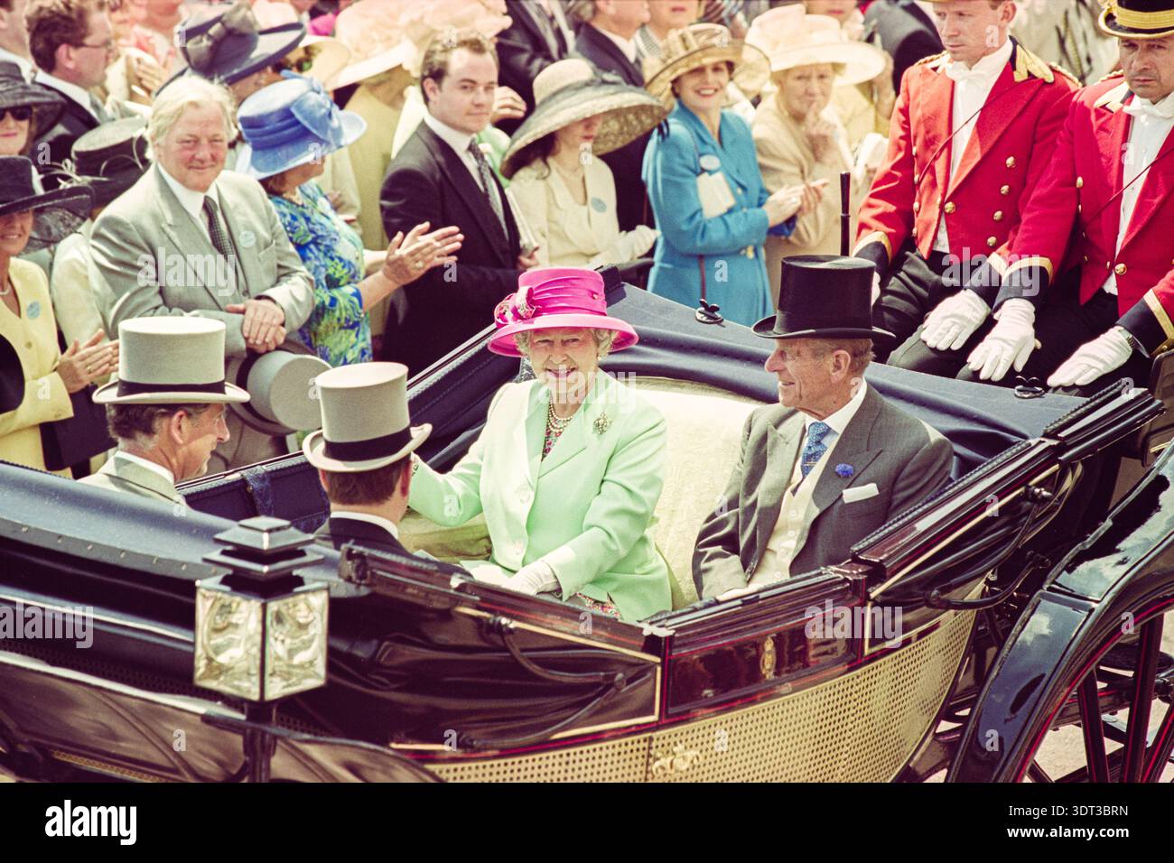 Immagine d'archivio di Andrew Mountbatten- Windsor, ex Principe Andrea, arrivo a Royal Ascot nel 1999 con il Principe Carlo, la Regina Elisabetta e il Principe Filippo Foto Stock