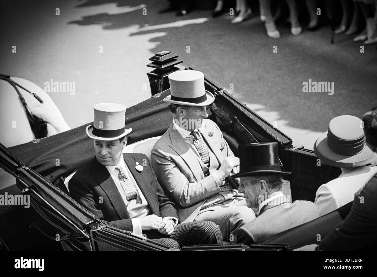Immagine d'archivio di Andrew Mountbatten- Windsor, ex Principe Andrea, arrivo a Royal Ascot nel 1999 con il Principe Carlo, la Regina Elisabetta e il Principe Filippo Foto Stock