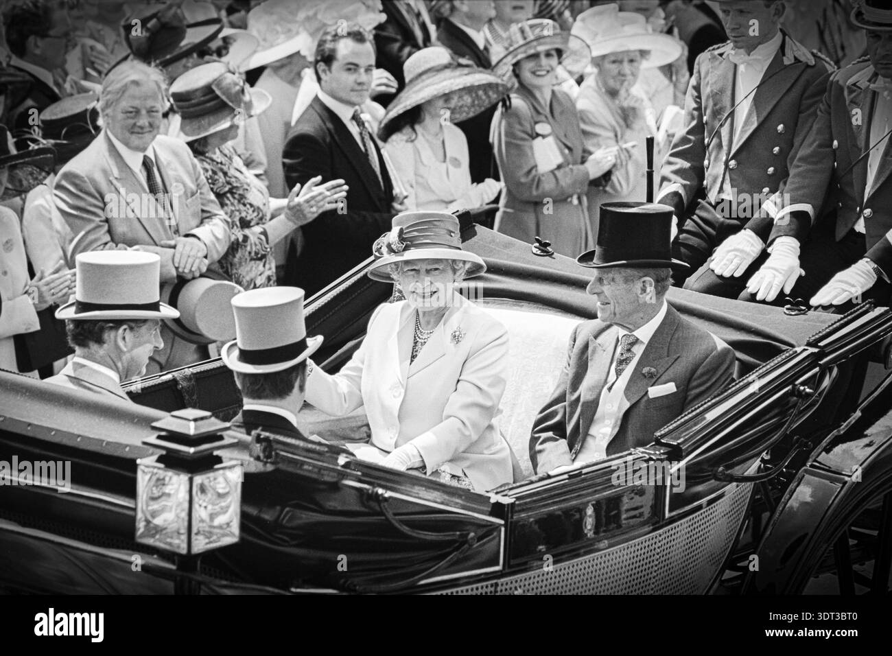 Immagine d'archivio di Andrew Mountbatten- Windsor, ex Principe Andrea, arrivo a Royal Ascot nel 1999 con il Principe Carlo, la Regina Elisabetta e il Principe Filippo Foto Stock