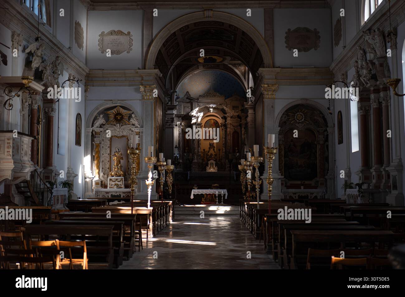 Interno della chiesa parrocchiale di San Giorgio a Pirano in Slovenia Foto Stock