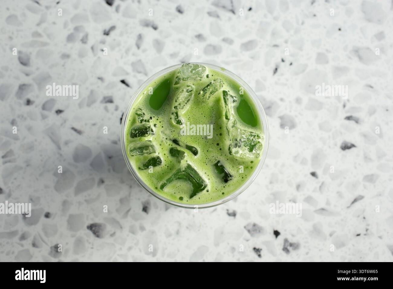 Vista dall'alto su una bevanda fredda a base di tè freddo. Foto Stock