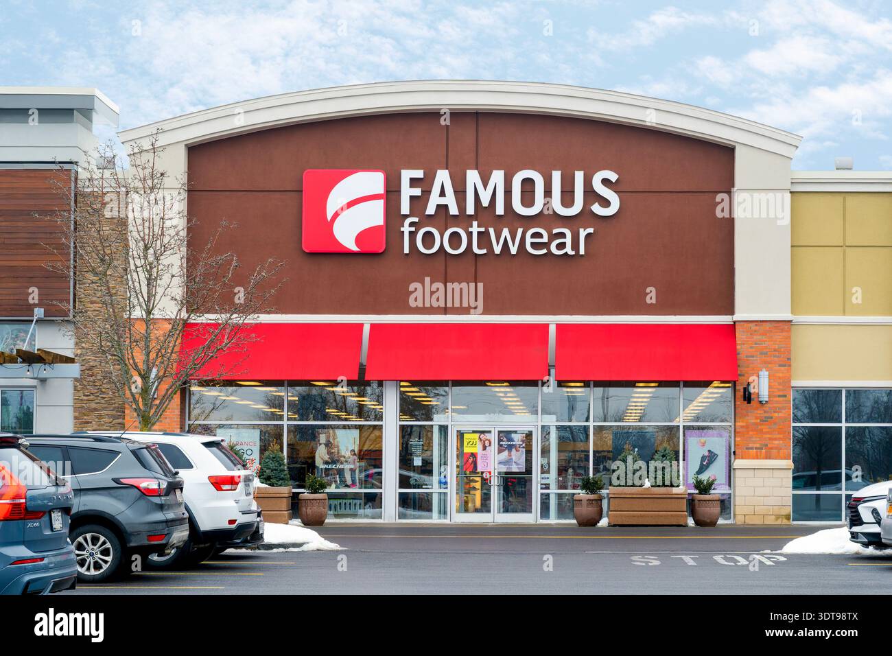Syracuse, New York - 17 febbraio 2026: Famous Footwear è un rivenditore nazionale di calzature che offre scarpe di marca per famiglie in tutti gli Stati Uniti con più di un anno Foto Stock