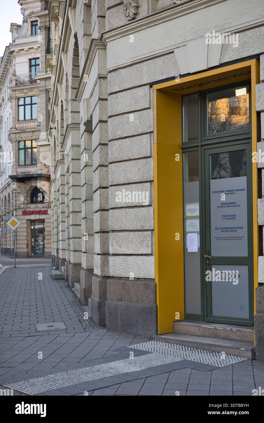 Ufficio dei cittadini otto-Schill-Straße a Lipsia: Autorità governative e servizi municipali nel centro storico della città, Sassonia, Germania Foto Stock