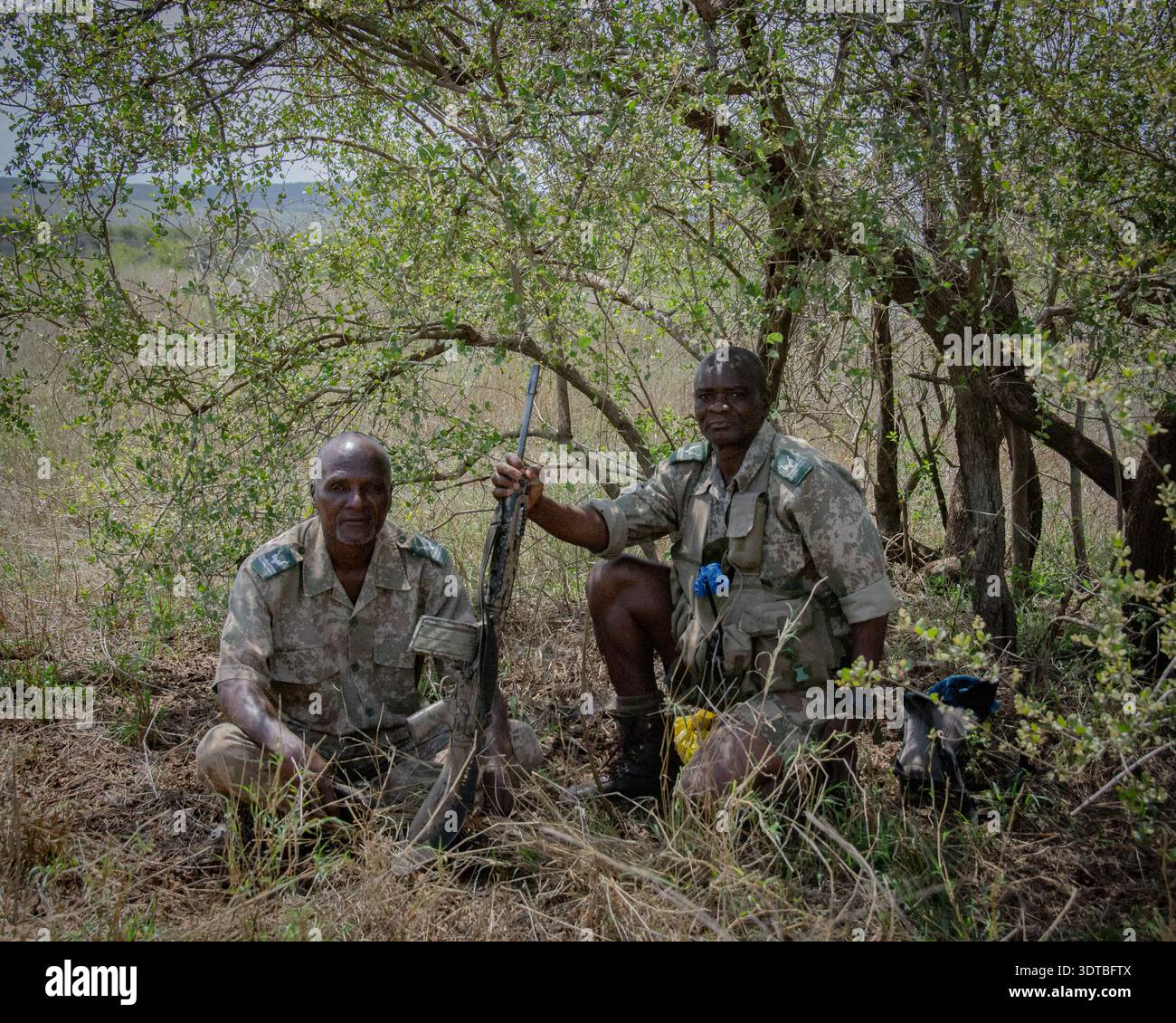Kruger Park Rangers in pattuglia nel Bush africano Foto Stock