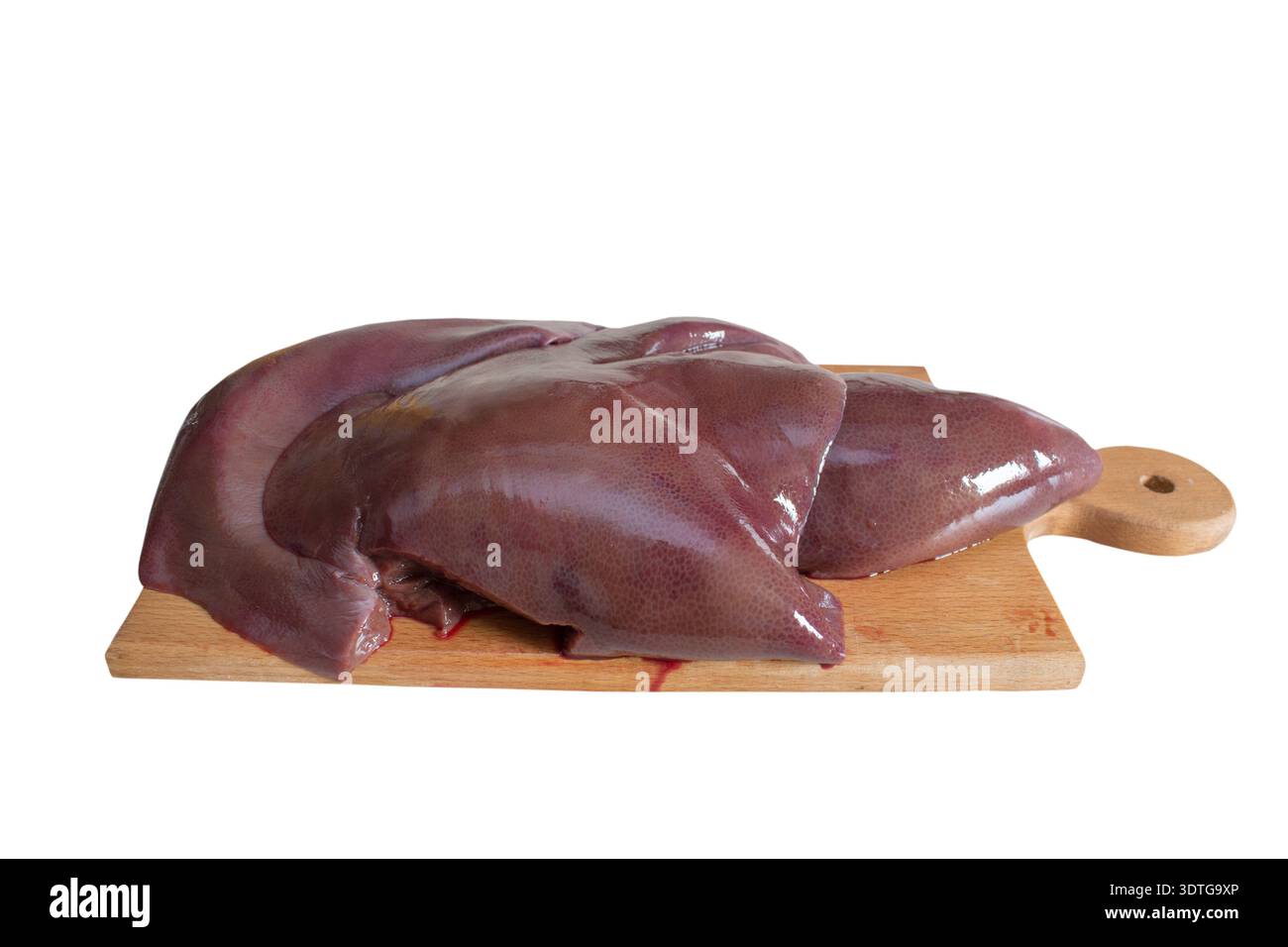 fegato crudo su una tavola di legno su sfondo bianco Foto Stock