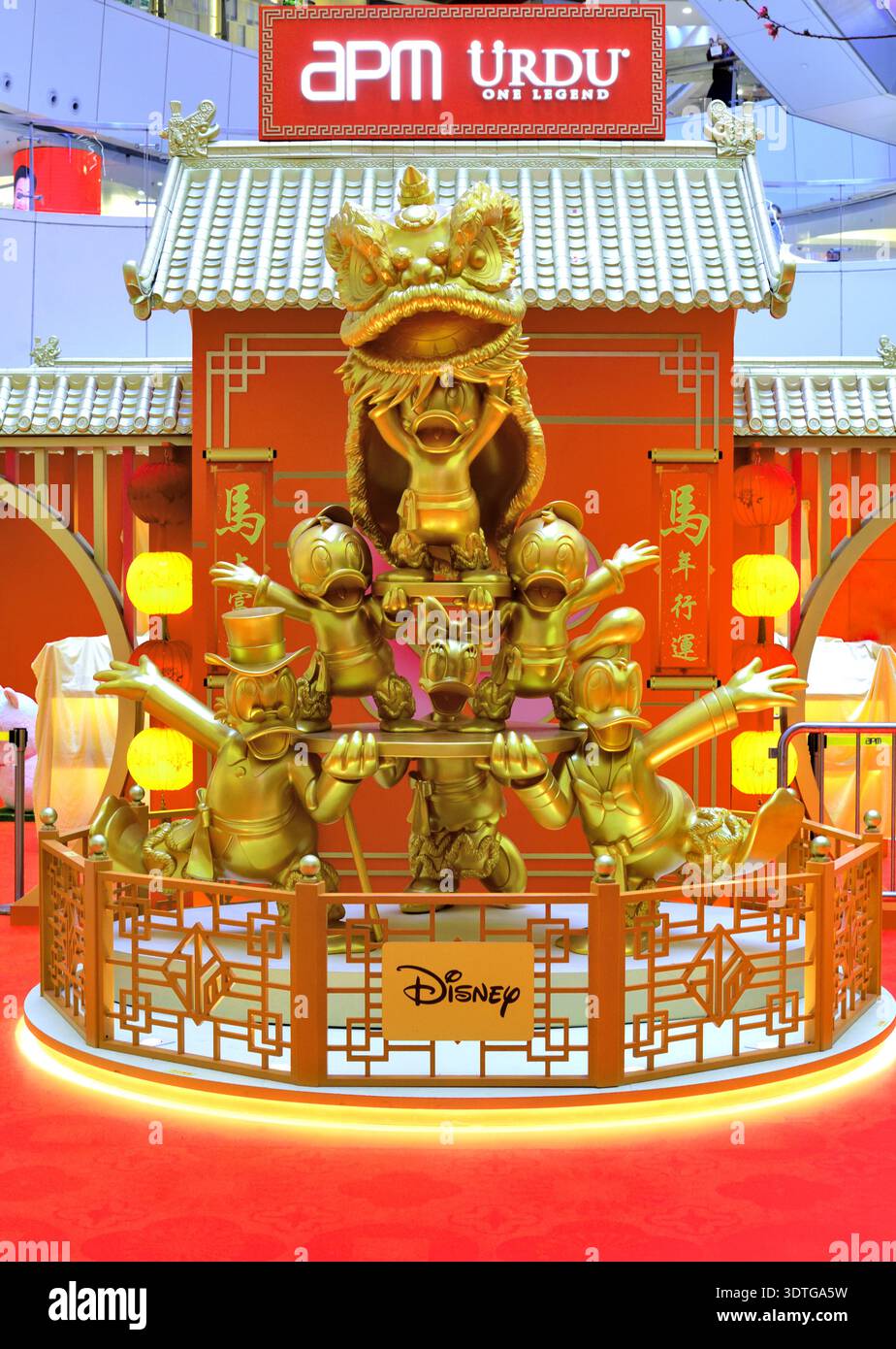 Personaggi della Golden Disney nella celerazione del Capodanno cinese del cavallo 2026 Foto Stock