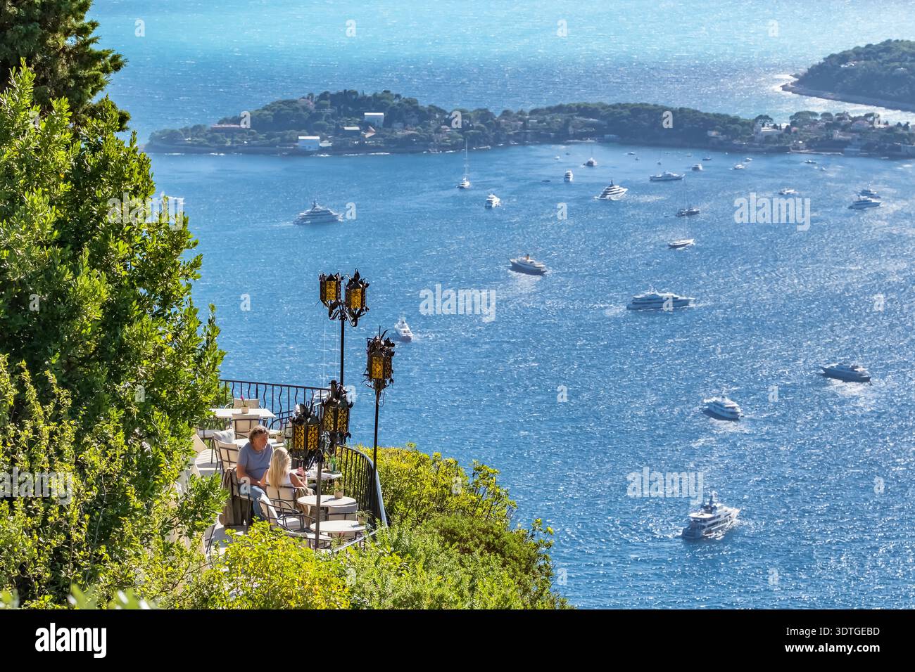 Vista aerea di Saint Jean Cap Ferrat dalla terrazza del villaggio di Eze Foto Stock