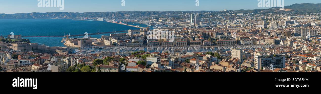 Panoramica dello skyline della città e della costa di Marsiglia, Francia Foto Stock