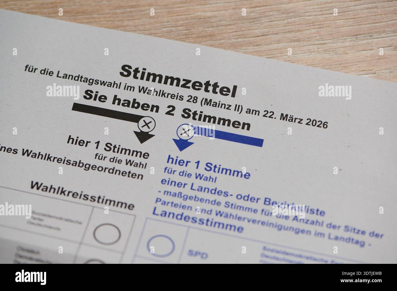 Magonza, Germania - 22 febbraio 2026: Scheda elettorale per le elezioni di Stato in Renania-Palatinato il 22 marzo 2026 Foto Stock