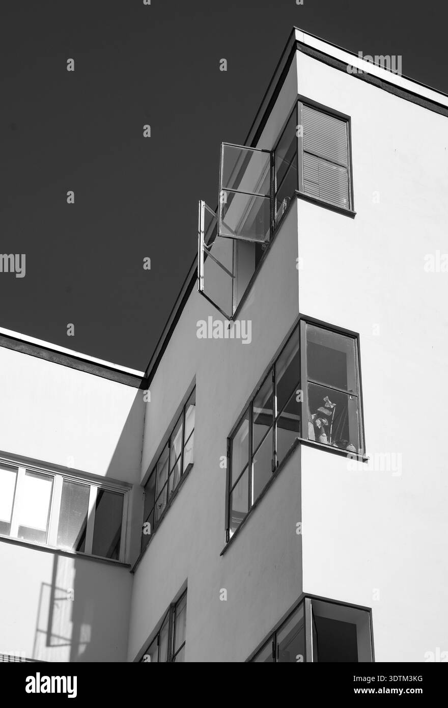 Friedrich-Ebert-Siedlung Berlin, residenza modernista con balconi in vetro, Afrikanisches Viertel, Wedding, Berlino, Germania Foto Stock