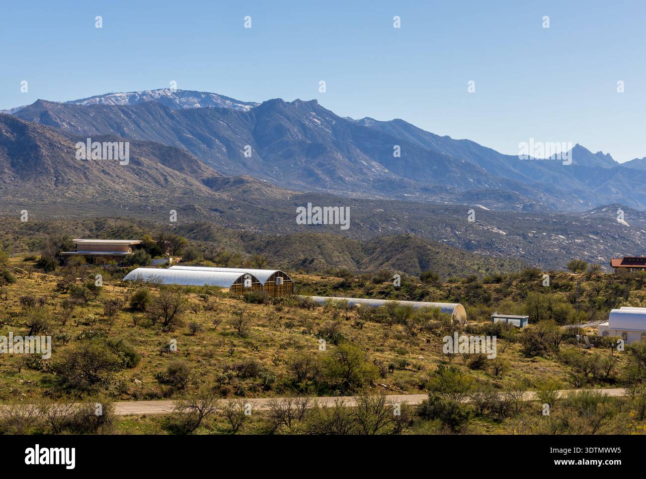 Biosphere 2 in Arizona, un'estesa struttura di ricerca scientifica creata per studiare l'interazione tra i sistemi vitali della Terra in un ambiente chiuso. Foto Stock