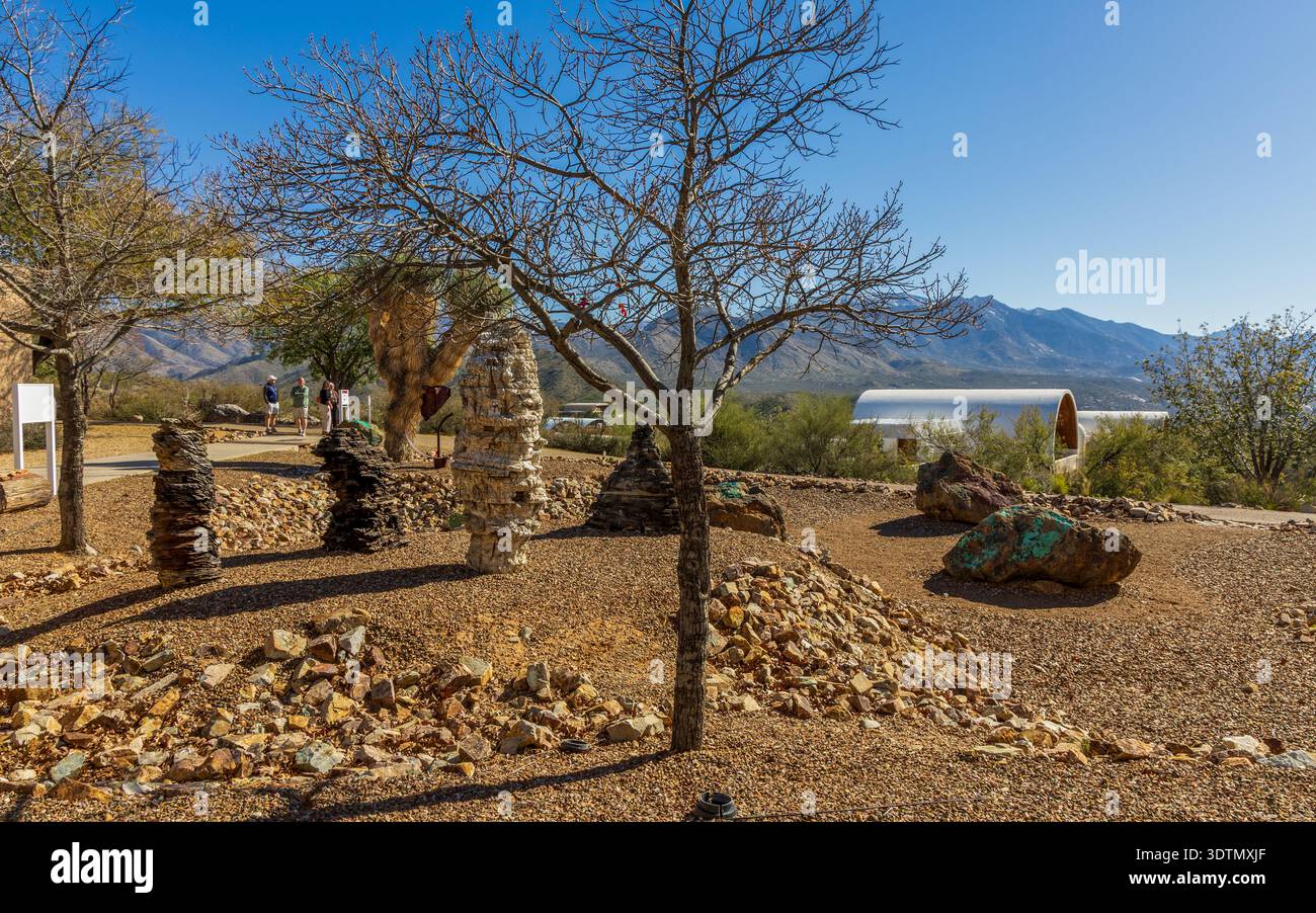 Biosphere 2 in Arizona, un'estesa struttura di ricerca scientifica creata per studiare l'interazione tra i sistemi vitali della Terra in un ambiente chiuso. Foto Stock