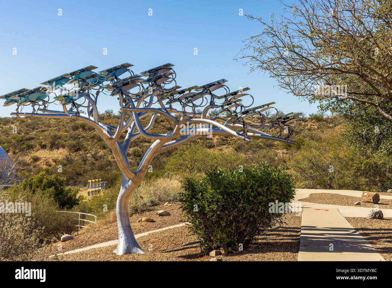 Biosphere 2 in Arizona, un'estesa struttura di ricerca scientifica creata per studiare l'interazione tra i sistemi vitali della Terra in un ambiente chiuso. Foto Stock