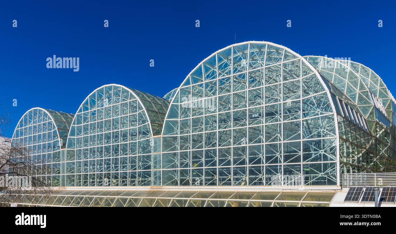 Biosphere 2 in Arizona, un'estesa struttura di ricerca scientifica creata per studiare l'interazione tra i sistemi vitali della Terra in un ambiente chiuso. Foto Stock