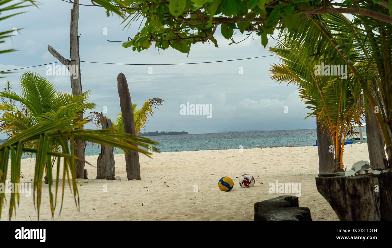 Splendida spiaggia sull'isola di Patawan a Balabac, nelle Filippine. Foto Stock