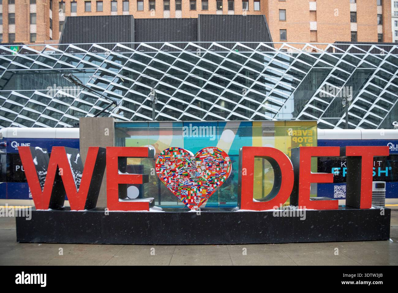 Detroit, Michigan - Un cartello nel centro di Detroit recita: "Noi (cuore) Detroit". Foto Stock