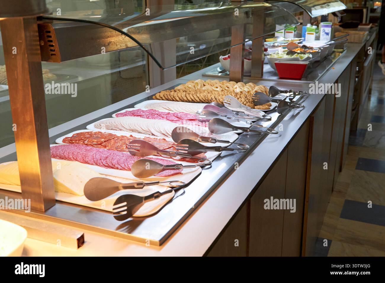 colazione a buffet all inclusive con formaggi carni dolci frutta fresca e verdure e yogurt maspalomas gran canaria, isole canarie, spagna Foto Stock
