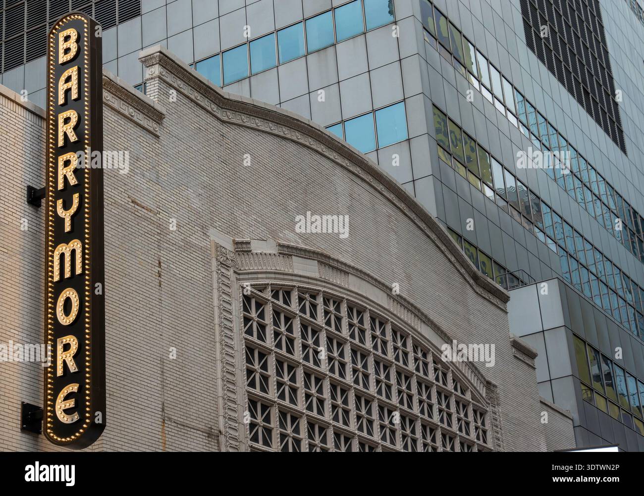 Il Barrymore Theatre si trova sulla West 47th Street a Times Square, New York City, 2026, USA Foto Stock