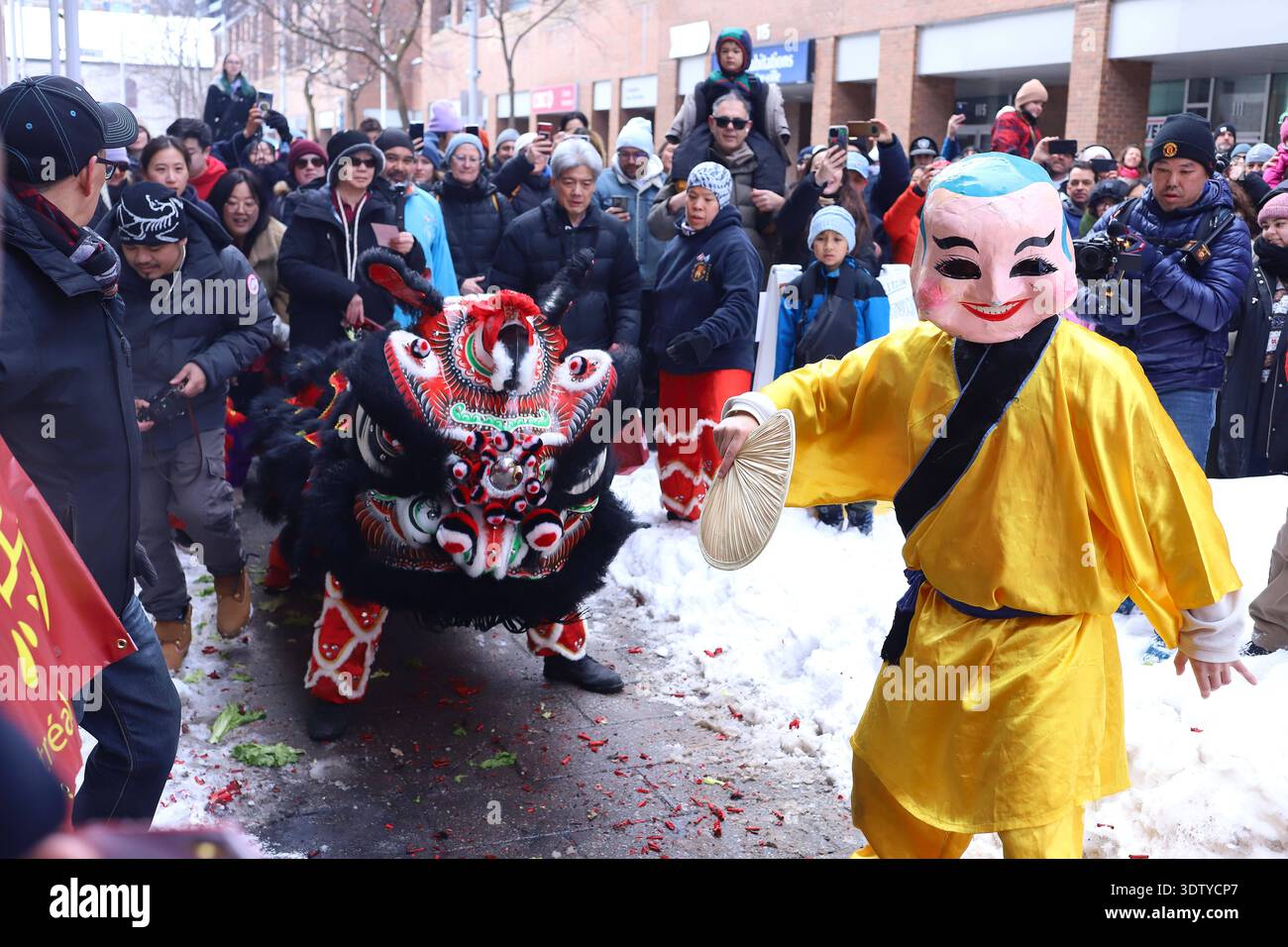 Festa del cavallo del fuoco del capodanno cinese a Montreal la comunità di immigrati cinesi a Montreal esegue la danza del leone e la benedizione delle aziende situate a Chinatown durante la fine delle celebrazioni per l'arrivo del Capodanno cinese 2026 corrispondente a Fire Horse. Il 22 febbraio 2026 a Montreal, Canada. Montreal Quebec Canada Copyright: XHoracioxZamorax Foto Stock