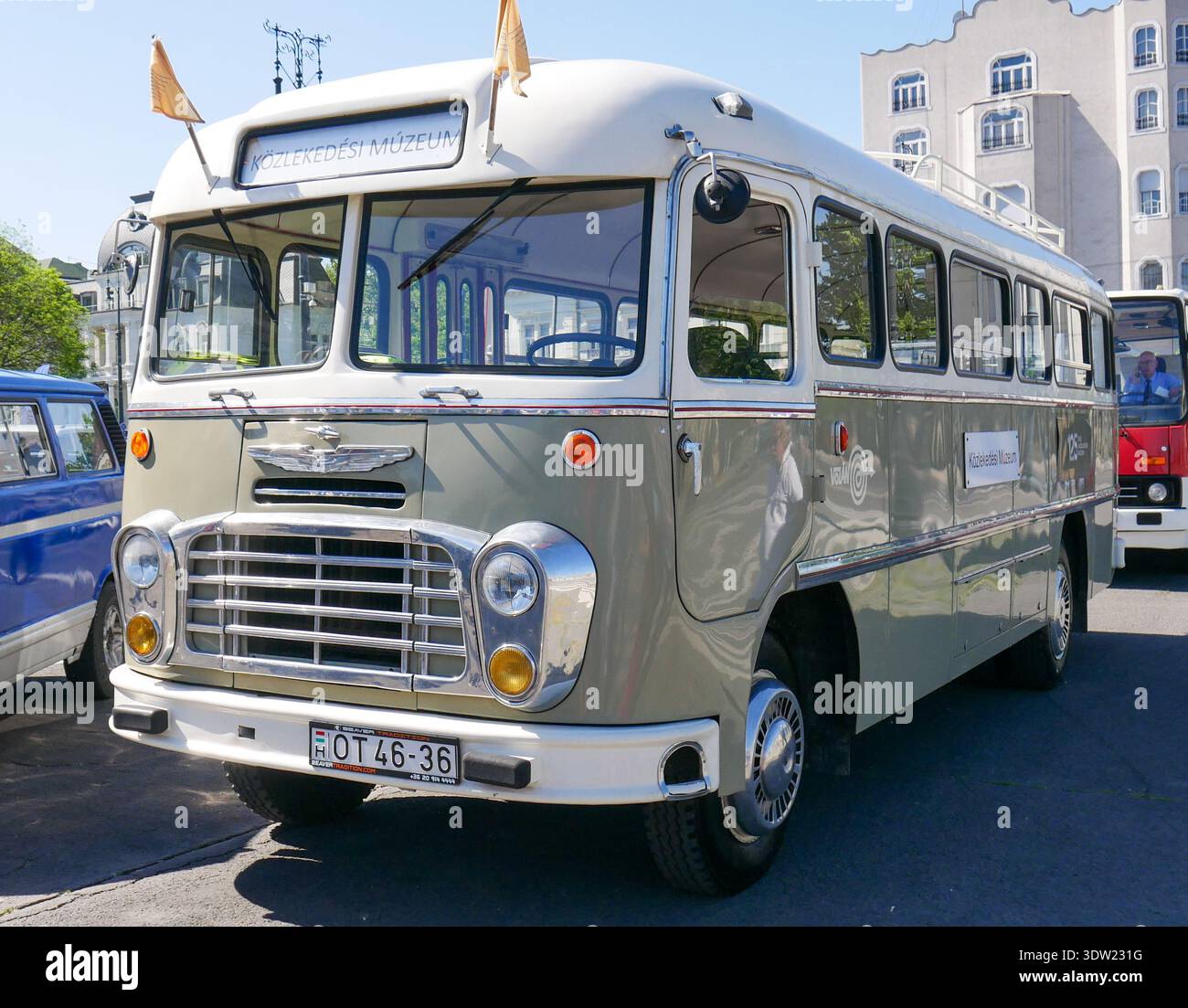 Ikarus 31 alla Piazza degli Eroi di Budapest durante la mostra del Museo dei trasporti il 1° maggio 2025 Foto Stock