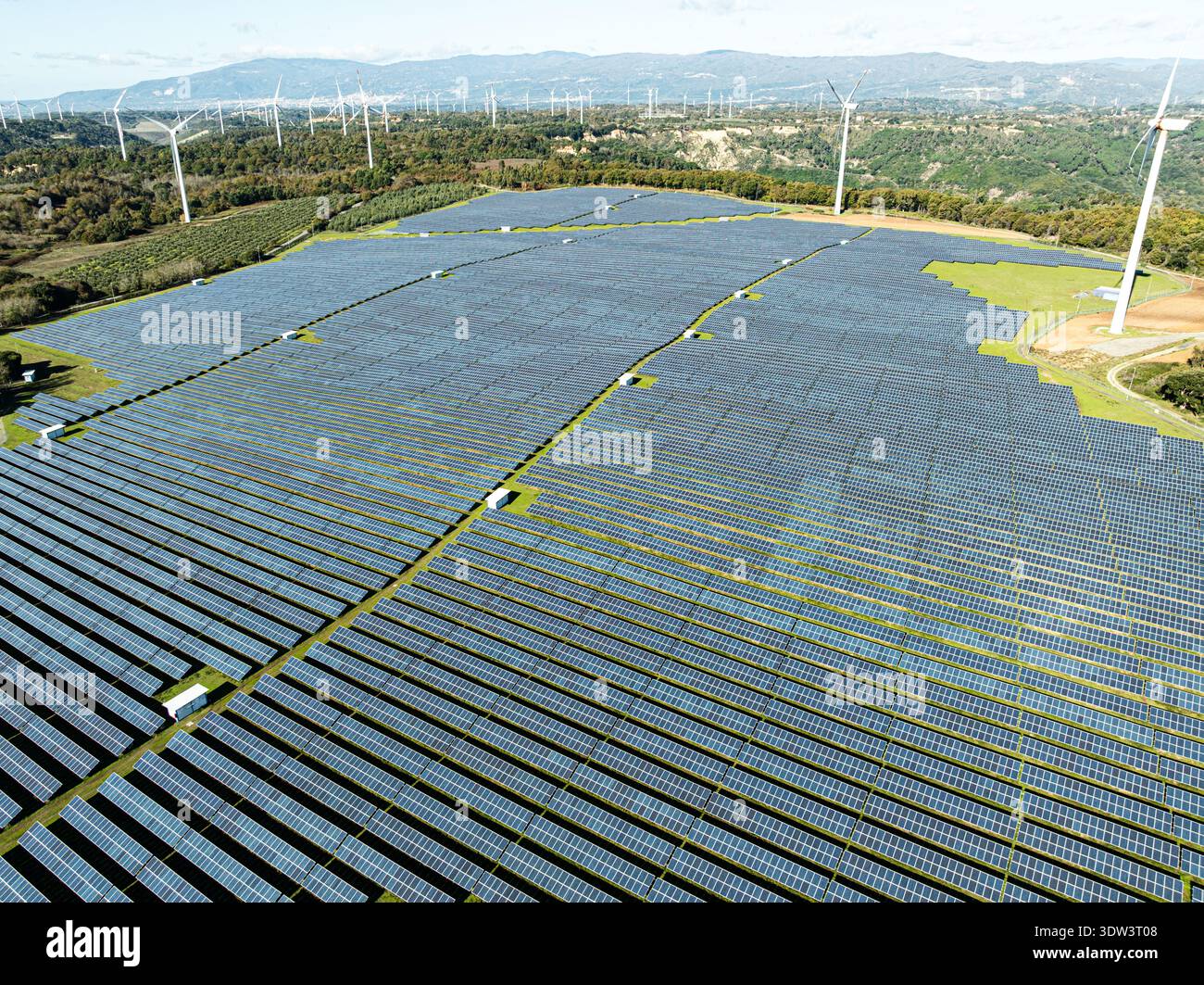 I pannelli fotovoltaici producono energia priva di inquinamento Foto Stock