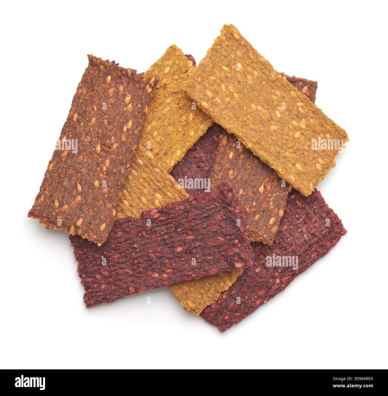 Vista dall'alto del pane croccante vegetale naturale con semi di sesamo isolati su bianco Foto Stock