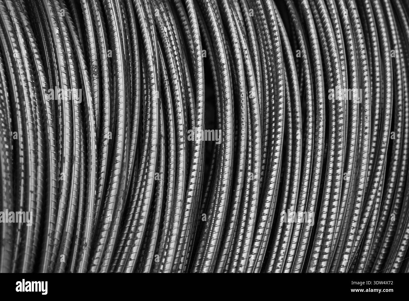 Molte barre arrugginite arrotolate insieme Foto Stock