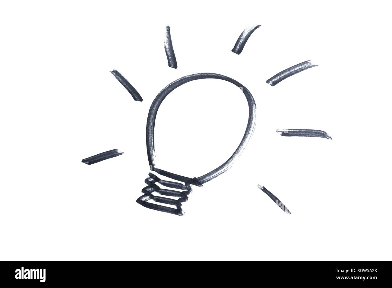 una lampadina illuminata disegnata con un pennarello nero su sfondo trasparente Foto Stock