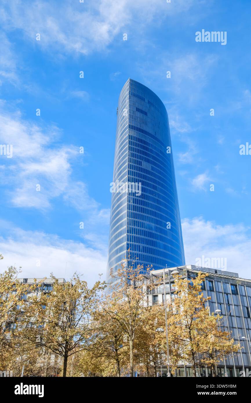 Torre Iberdrola (Torre Iberdrola) moderno grattacielo di vetro a Bilbao, Spagna Foto Stock